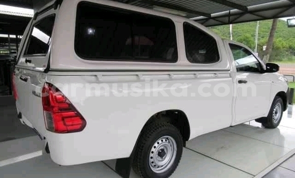 Tenga Tsaru Toyota Hilux Chena Mota in Beitbridge in Matabeleland South Tenga Tsaru Toyota Hilux Chena Mota in Beitbridge in Matabeleland South