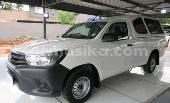 Tenga Tsaru Toyota Hilux Chena Mota in Beitbridge in Matabeleland South Tenga Tsaru Toyota Hilux Chena Mota in Beitbridge in Matabeleland South