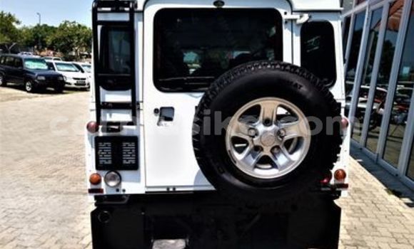 Nunua Ilio tumika Land Rover Defender Nyeupe Gari ndani ya Beitbridge nchini Matabeleland Kusini Nunua Ilio tumika Land Rover Defender Nyeupe Gari ndani ya Beitbridge nchini Matabeleland Kusini