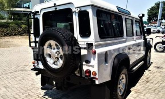Nunua Ilio tumika Land Rover Defender Nyeupe Gari ndani ya Beitbridge nchini Matabeleland Kusini Nunua Ilio tumika Land Rover Defender Nyeupe Gari ndani ya Beitbridge nchini Matabeleland Kusini