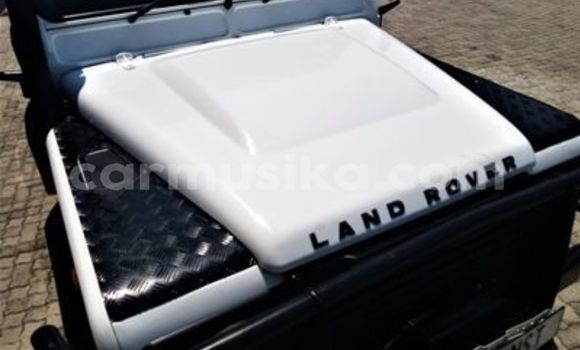 Nunua Ilio tumika Land Rover Defender Nyeupe Gari ndani ya Beitbridge nchini Matabeleland Kusini Nunua Ilio tumika Land Rover Defender Nyeupe Gari ndani ya Beitbridge nchini Matabeleland Kusini