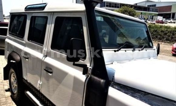 Nunua Ilio tumika Land Rover Defender Nyeupe Gari ndani ya Beitbridge nchini Matabeleland Kusini Nunua Ilio tumika Land Rover Defender Nyeupe Gari ndani ya Beitbridge nchini Matabeleland Kusini