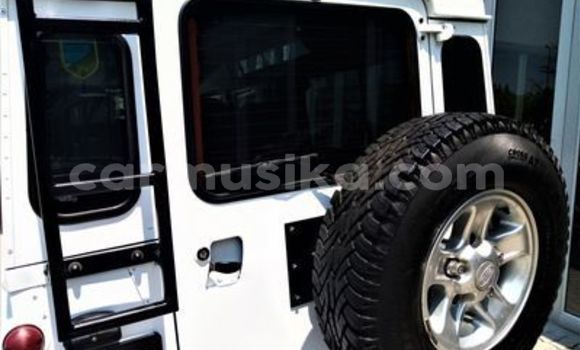 Nunua Ilio tumika Land Rover Defender Nyeupe Gari ndani ya Beitbridge nchini Matabeleland Kusini Nunua Ilio tumika Land Rover Defender Nyeupe Gari ndani ya Beitbridge nchini Matabeleland Kusini