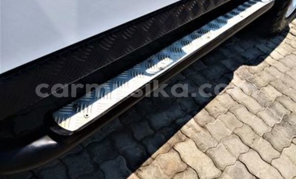 Nunua Ilio tumika Land Rover Defender Nyeupe Gari ndani ya Beitbridge nchini Matabeleland Kusini Nunua Ilio tumika Land Rover Defender Nyeupe Gari ndani ya Beitbridge nchini Matabeleland Kusini