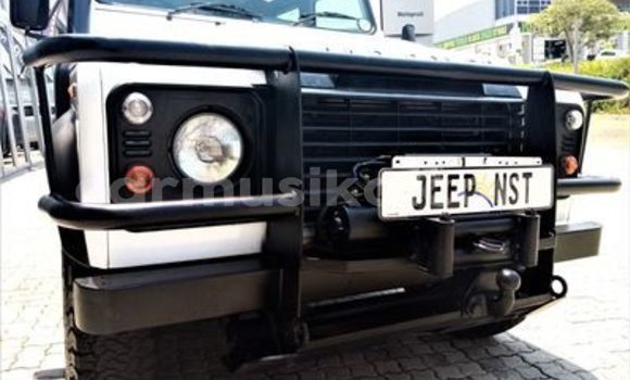 Nunua Ilio tumika Land Rover Defender Nyeupe Gari ndani ya Beitbridge nchini Matabeleland Kusini Nunua Ilio tumika Land Rover Defender Nyeupe Gari ndani ya Beitbridge nchini Matabeleland Kusini