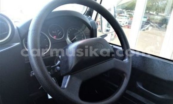 Nunua Ilio tumika Land Rover Defender Nyeupe Gari ndani ya Beitbridge nchini Matabeleland Kusini Nunua Ilio tumika Land Rover Defender Nyeupe Gari ndani ya Beitbridge nchini Matabeleland Kusini