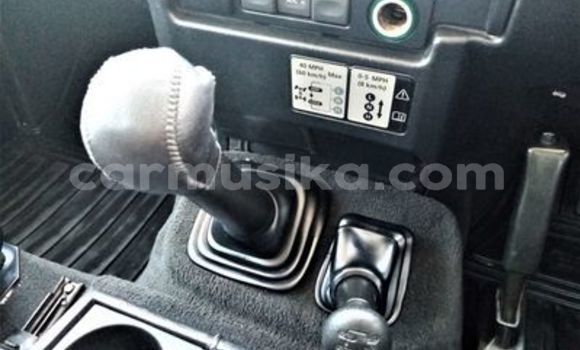 Nunua Ilio tumika Land Rover Defender Nyeupe Gari ndani ya Beitbridge nchini Matabeleland Kusini Nunua Ilio tumika Land Rover Defender Nyeupe Gari ndani ya Beitbridge nchini Matabeleland Kusini