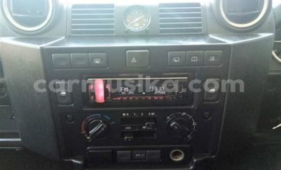 Nunua Ilio tumika Land Rover Defender Nyeupe Gari ndani ya Beitbridge nchini Matabeleland Kusini Nunua Ilio tumika Land Rover Defender Nyeupe Gari ndani ya Beitbridge nchini Matabeleland Kusini