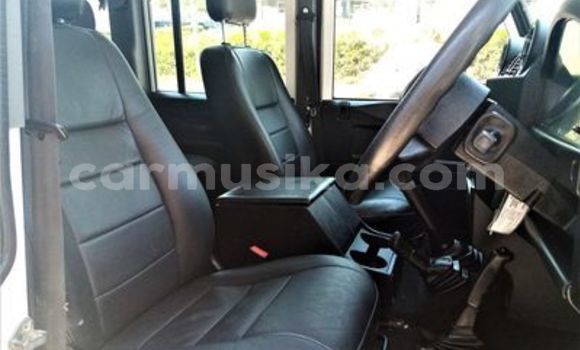 Nunua Ilio tumika Land Rover Defender Nyeupe Gari ndani ya Beitbridge nchini Matabeleland Kusini Nunua Ilio tumika Land Rover Defender Nyeupe Gari ndani ya Beitbridge nchini Matabeleland Kusini