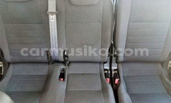 Nunua Ilio tumika Land Rover Defender Nyeupe Gari ndani ya Beitbridge nchini Matabeleland Kusini Nunua Ilio tumika Land Rover Defender Nyeupe Gari ndani ya Beitbridge nchini Matabeleland Kusini