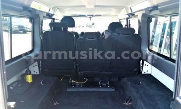 Nunua Ilio tumika Land Rover Defender Nyeupe Gari ndani ya Beitbridge nchini Matabeleland Kusini Nunua Ilio tumika Land Rover Defender Nyeupe Gari ndani ya Beitbridge nchini Matabeleland Kusini