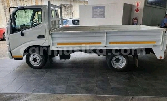 Acheter Occasion Voiture Toyota Dyna Blanc à Beitbridge, Matabeleland South Acheter Occasion Voiture Toyota Dyna Blanc à Beitbridge, Matabeleland South