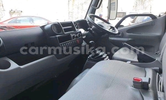 Acheter Occasion Voiture Toyota Dyna Blanc à Beitbridge, Matabeleland South Acheter Occasion Voiture Toyota Dyna Blanc à Beitbridge, Matabeleland South