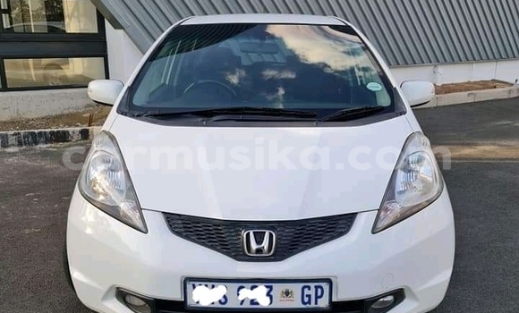 Buy Used Honda Jazz White Car in Beitbridge in Matabeleland South