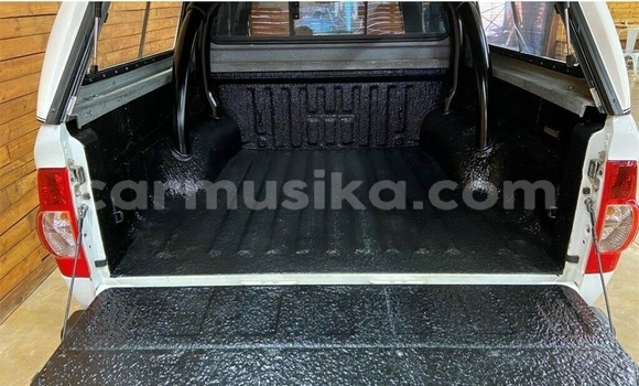 Acheter Occasion Voiture Isuzu KB Blanc à Beitbridge, Matabeleland South Acheter Occasion Voiture Isuzu KB Blanc à Beitbridge, Matabeleland South