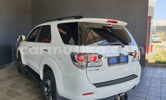Tenga Tsaru Toyota Fortuner Chena Mota in Beitbridge in Matabeleland South Tenga Tsaru Toyota Fortuner Chena Mota in Beitbridge in Matabeleland South