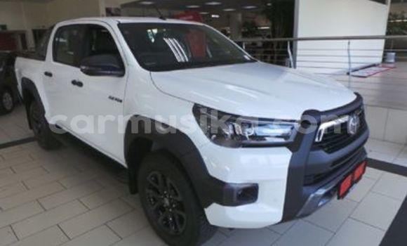 Buy Used Toyota Hilux White Car in Beitbridge in Matabeleland South