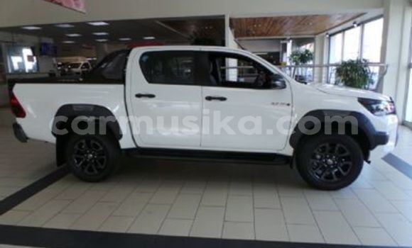 Acheter Occasion Voiture Toyota Hilux Blanc à Beitbridge, Matabeleland South Acheter Occasion Voiture Toyota Hilux Blanc à Beitbridge, Matabeleland South
