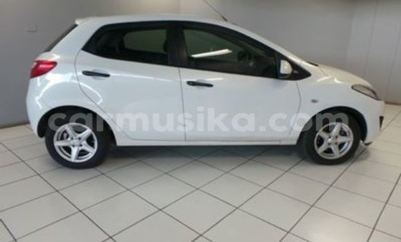 Acheter Occasion Voiture Mazda 2 Blanc à Beitbridge, Matabeleland South Acheter Occasion Voiture Mazda 2 Blanc à Beitbridge, Matabeleland South