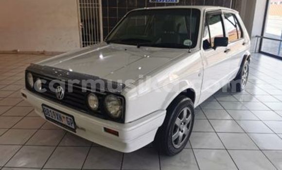 Tenga Tsaru Volkswagen Golf Chena Mota in Beitbridge in Matabeleland South