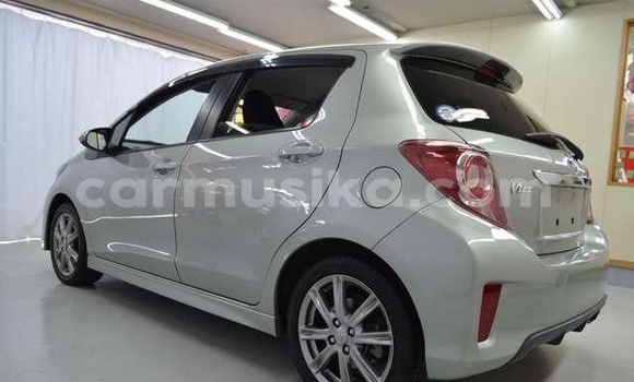 Acheter Occasion Voiture Toyota Vitz Gris à Beitbridge, Matabeleland South Acheter Occasion Voiture Toyota Vitz Gris à Beitbridge, Matabeleland South