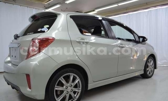 Acheter Occasion Voiture Toyota Vitz Gris à Beitbridge, Matabeleland South Acheter Occasion Voiture Toyota Vitz Gris à Beitbridge, Matabeleland South