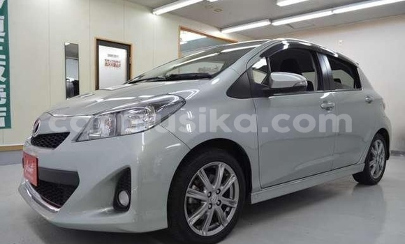 Acheter Occasion Voiture Toyota Vitz Gris à Beitbridge, Matabeleland South Acheter Occasion Voiture Toyota Vitz Gris à Beitbridge, Matabeleland South