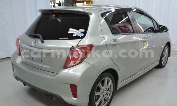 Acheter Occasion Voiture Toyota Vitz Gris à Beitbridge, Matabeleland South Acheter Occasion Voiture Toyota Vitz Gris à Beitbridge, Matabeleland South