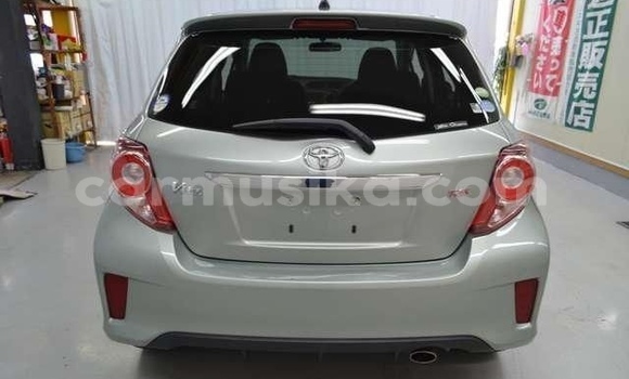 Acheter Occasion Voiture Toyota Vitz Gris à Beitbridge, Matabeleland South Acheter Occasion Voiture Toyota Vitz Gris à Beitbridge, Matabeleland South