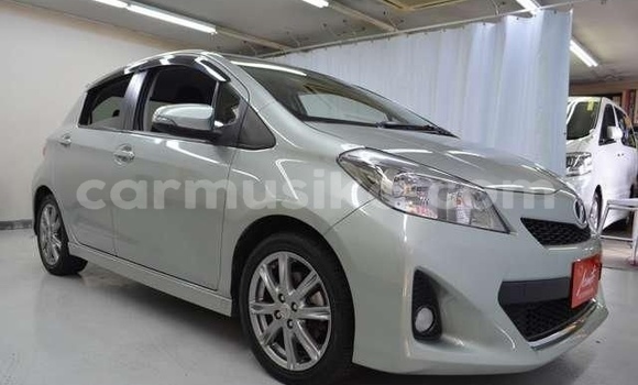 Acheter Occasion Voiture Toyota Vitz Gris à Beitbridge, Matabeleland South Acheter Occasion Voiture Toyota Vitz Gris à Beitbridge, Matabeleland South
