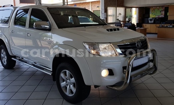 Nunua Ilio tumika Toyota Hilux Nyeupe Gari ndani ya Beitbridge nchini Matabeleland Kusini