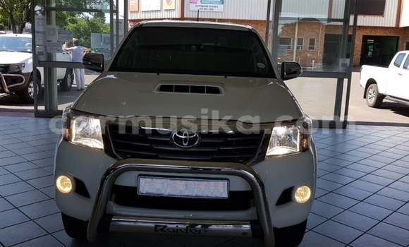 Nunua Ilio tumika Toyota Hilux Nyeupe Gari ndani ya Beitbridge nchini Matabeleland Kusini Nunua Ilio tumika Toyota Hilux Nyeupe Gari ndani ya Beitbridge nchini Matabeleland Kusini