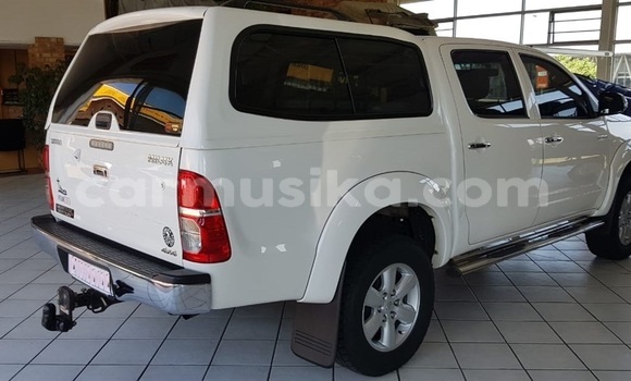 Nunua Ilio tumika Toyota Hilux Nyeupe Gari ndani ya Beitbridge nchini Matabeleland Kusini Nunua Ilio tumika Toyota Hilux Nyeupe Gari ndani ya Beitbridge nchini Matabeleland Kusini