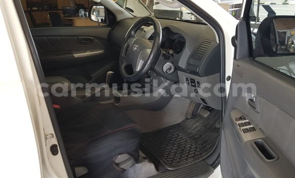 Nunua Ilio tumika Toyota Hilux Nyeupe Gari ndani ya Beitbridge nchini Matabeleland Kusini Nunua Ilio tumika Toyota Hilux Nyeupe Gari ndani ya Beitbridge nchini Matabeleland Kusini