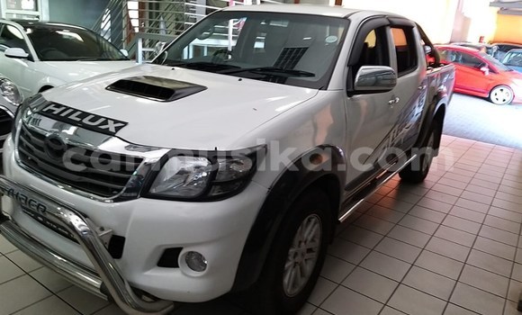 Tenga Tsaru Toyota Hilux Chena Mota in Beitbridge in Matabeleland South Tenga Tsaru Toyota Hilux Chena Mota in Beitbridge in Matabeleland South