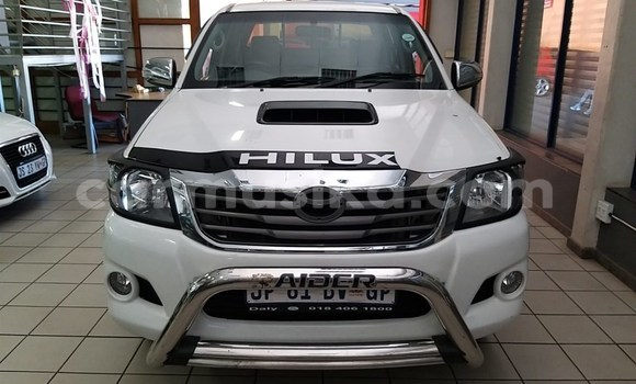 Tenga Tsaru Toyota Hilux Chena Mota in Beitbridge in Matabeleland South Tenga Tsaru Toyota Hilux Chena Mota in Beitbridge in Matabeleland South