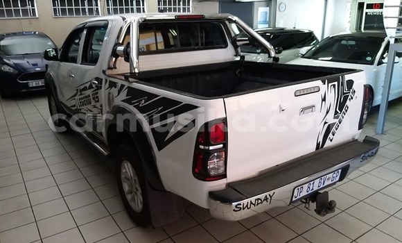 Tenga Tsaru Toyota Hilux Chena Mota in Beitbridge in Matabeleland South Tenga Tsaru Toyota Hilux Chena Mota in Beitbridge in Matabeleland South