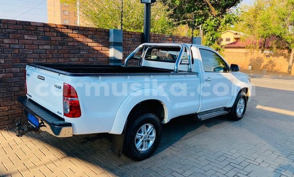 Buy Used Toyota Hilux White Car in Beitbridge in Matabeleland South Buy Used Toyota Hilux White Car in Beitbridge in Matabeleland South