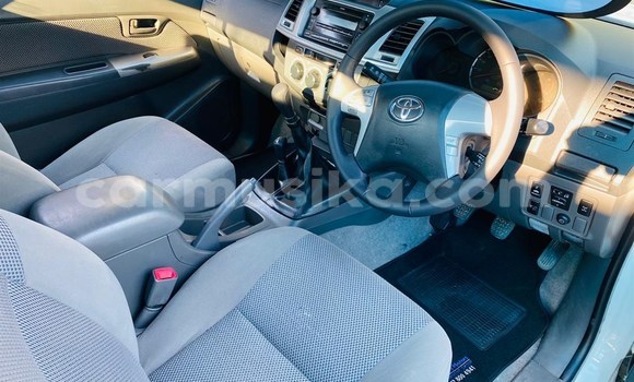 Buy Used Toyota Hilux White Car in Beitbridge in Matabeleland South Buy Used Toyota Hilux White Car in Beitbridge in Matabeleland South