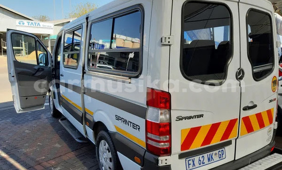 Tenga Tsaru Mercedes‒Benz W189 Chena Mota in Beitbridge in Matabeleland South Tenga Tsaru Mercedes‒Benz W189 Chena Mota in Beitbridge in Matabeleland South
