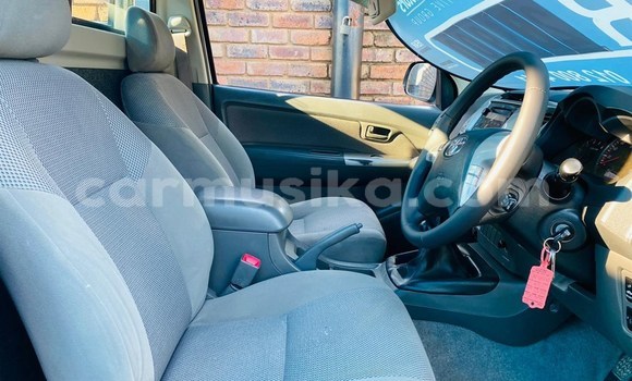 Buy Used Toyota Hilux White Car in Beitbridge in Matabeleland South Buy Used Toyota Hilux White Car in Beitbridge in Matabeleland South