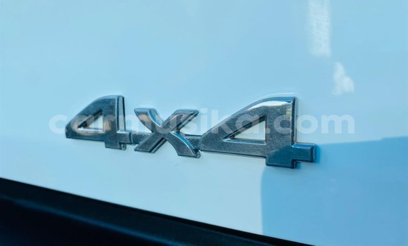 Buy Used Toyota Hilux White Car in Beitbridge in Matabeleland South Buy Used Toyota Hilux White Car in Beitbridge in Matabeleland South