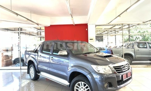 Nunua Ilio tumika Toyota Hilux Fedha Gari ndani ya Beitbridge nchini Matabeleland Kusini