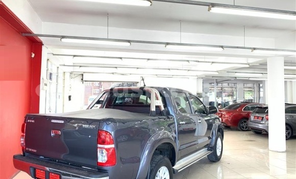 Nunua Ilio tumika Toyota Hilux Fedha Gari ndani ya Beitbridge nchini Matabeleland Kusini Nunua Ilio tumika Toyota Hilux Fedha Gari ndani ya Beitbridge nchini Matabeleland Kusini