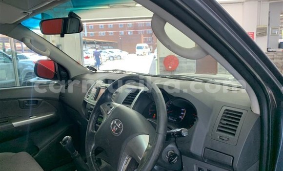 Nunua Ilio tumika Toyota Hilux Fedha Gari ndani ya Beitbridge nchini Matabeleland Kusini Nunua Ilio tumika Toyota Hilux Fedha Gari ndani ya Beitbridge nchini Matabeleland Kusini