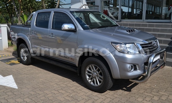 Tenga Tsaru Toyota Hilux Sirivha Mota in Beitbridge in Matabeleland South