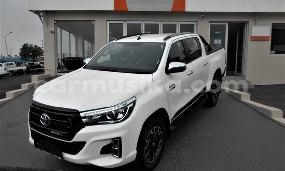Buy Used Toyota Hilux White Car in Beitbridge in Matabeleland South