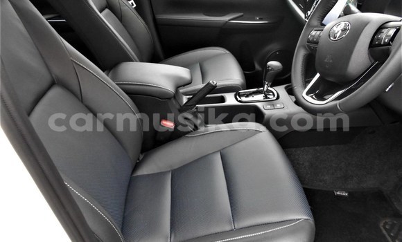 Tenga Tsaru Toyota Hilux Chena Mota in Beitbridge in Matabeleland South Tenga Tsaru Toyota Hilux Chena Mota in Beitbridge in Matabeleland South