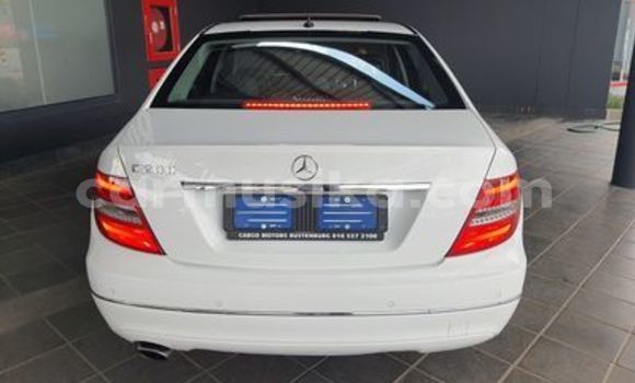 Tenga Tsaru Mercedes‒Benz C–Class Chena Mota in Beitbridge in Matabeleland South Tenga Tsaru Mercedes‒Benz C–Class Chena Mota in Beitbridge in Matabeleland South