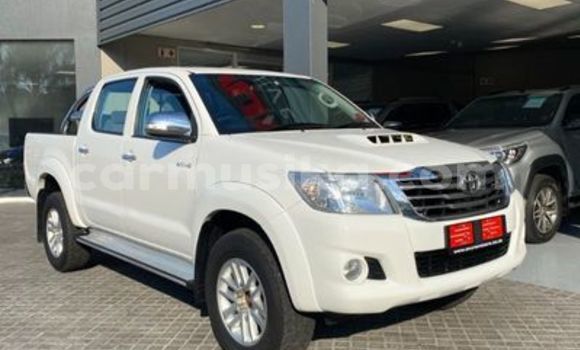 Buy Used Toyota Hilux White Car in Beitbridge in Matabeleland South